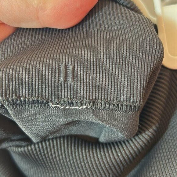 Lululemon Ebb to Street Crop 21inch black leggings size 6 - Picture 6 of 6